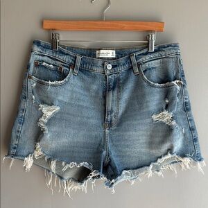 Abercrombie & Fitch HighRise Mom Distressed Denim Shorts Size 33/16